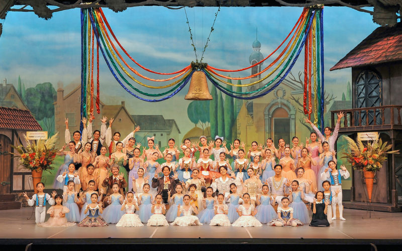 川畑麻弓バレエ教室「25周年記念第12回発表会」集合写真